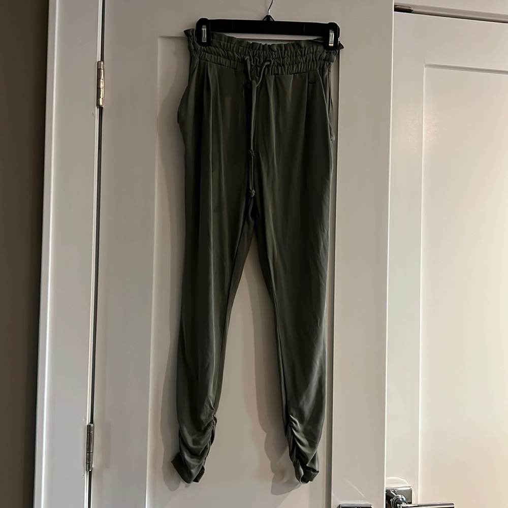 American Eagle joggers